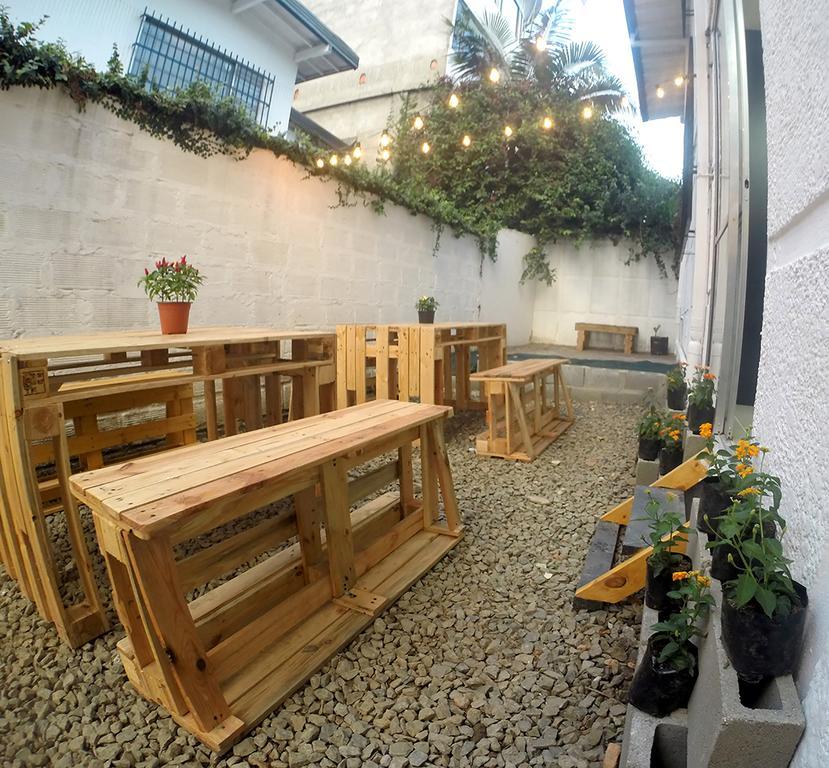 Blackpine Hostel 메딜린 외부 사진