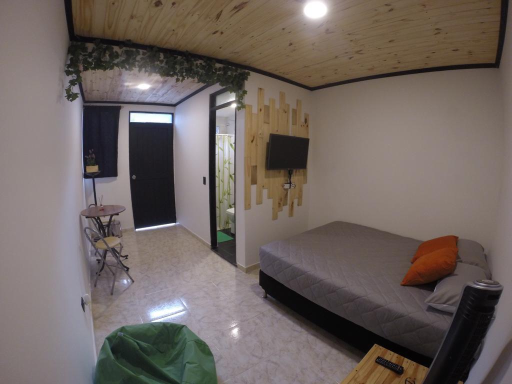 Blackpine Hostel 메딜린 외부 사진