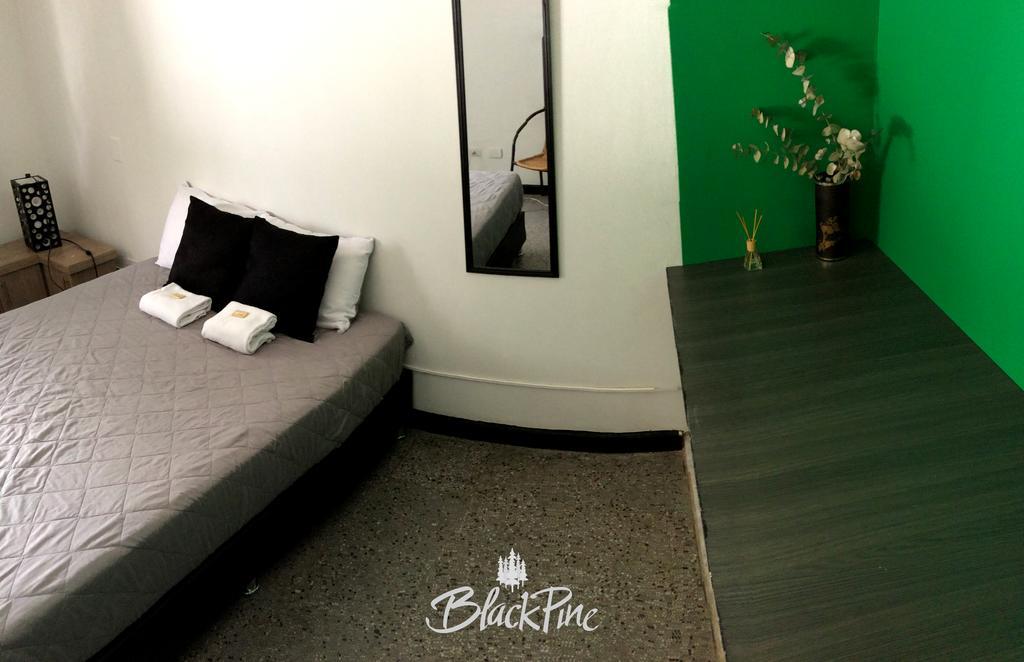 Blackpine Hostel 메딜린 외부 사진