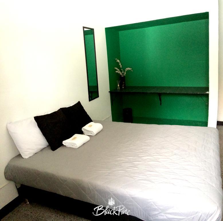 Blackpine Hostel 메딜린 외부 사진