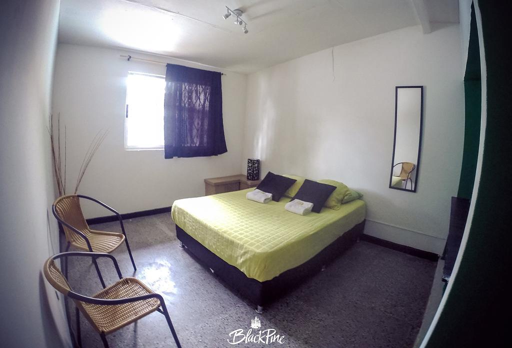Blackpine Hostel 메딜린 외부 사진