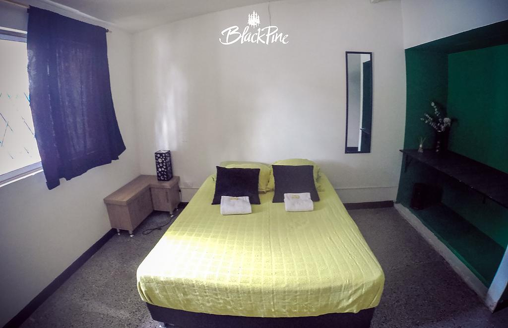 Blackpine Hostel 메딜린 외부 사진