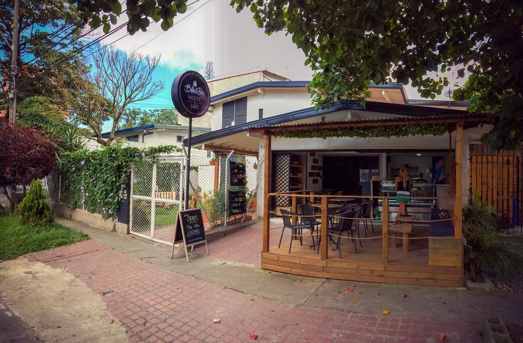 Blackpine Hostel 메딜린 외부 사진
